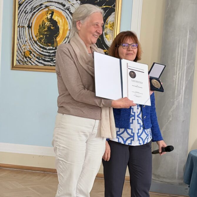 Medal im. prof. Leona Marchlewskiego dla prof. Magdy Konarskiej